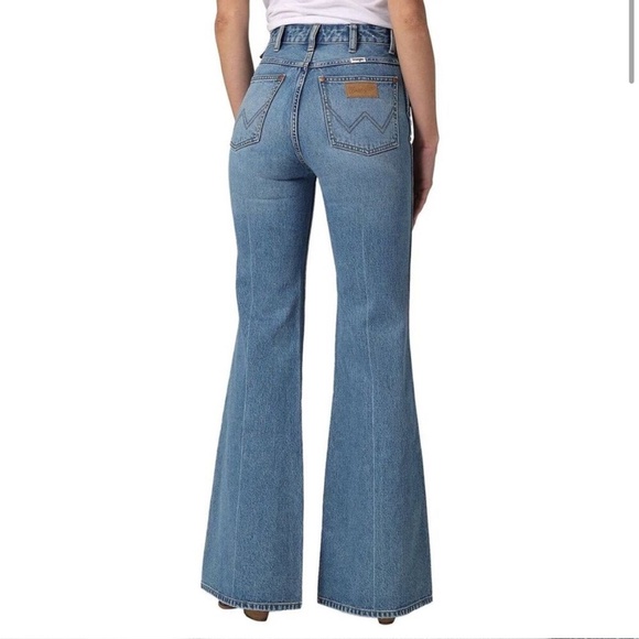 Wrangler Womens Wanderer High Rise Flare Jeans Distressed, sz 32 /14 - Picture 2 of 10